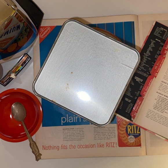 RARE Vintage Collectible 1969 NABISCO Premium Saltine Crackers Storage Tin - Picture 4 of 12